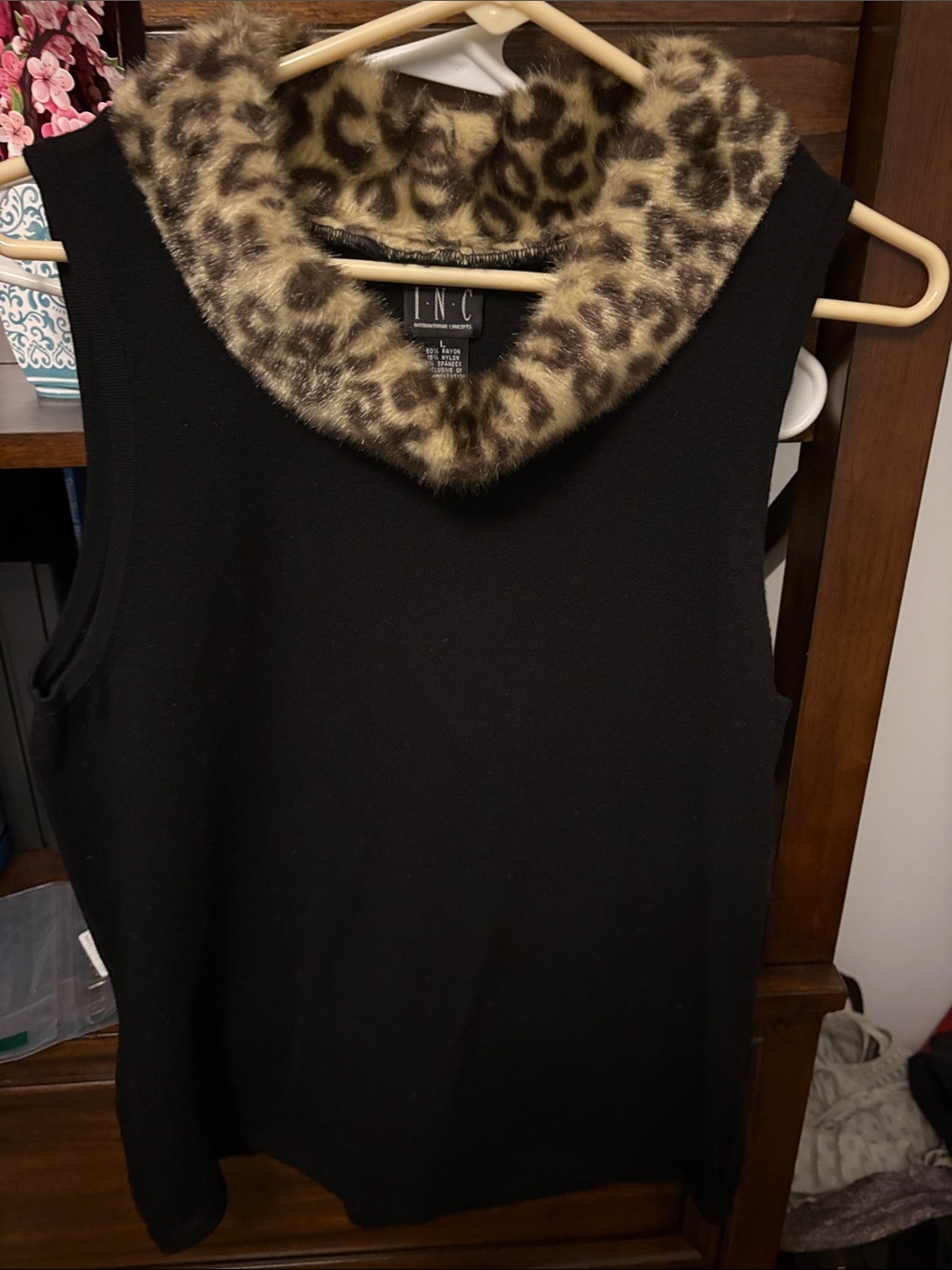 INC International Concepts Black Sleeveless Sweater with Leopard Faux-Fur Collar